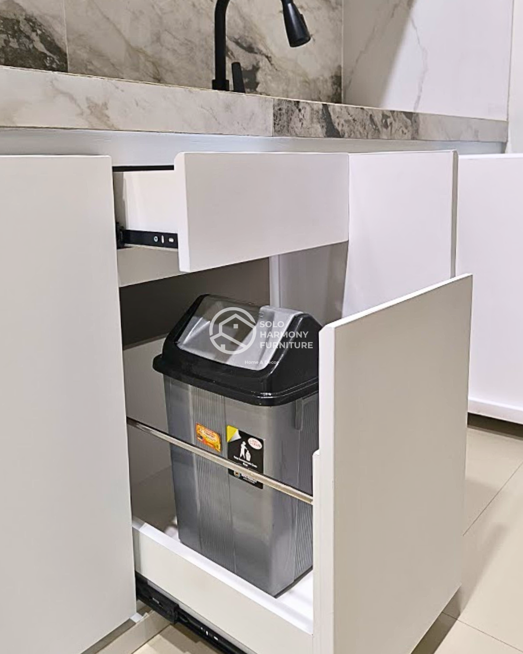 Kitchenset Atas bawah minimalis modern — Kitchen Set foto 2 di Colomadu, Karanganyar