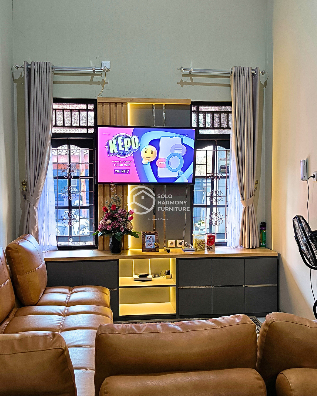 Backdrop Tv Minimalis - Bu Yuni — Backdrop TV foto 3 di Karanganyar