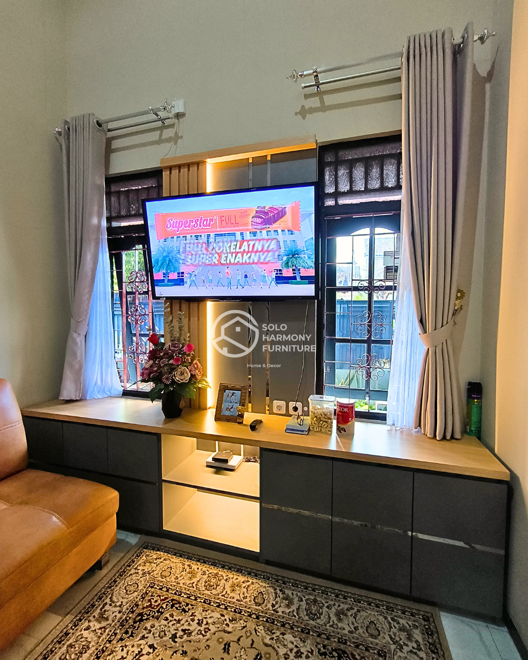Backdrop Tv Minimalis - Bu Yuni — Backdrop TV foto 4 di Karanganyar