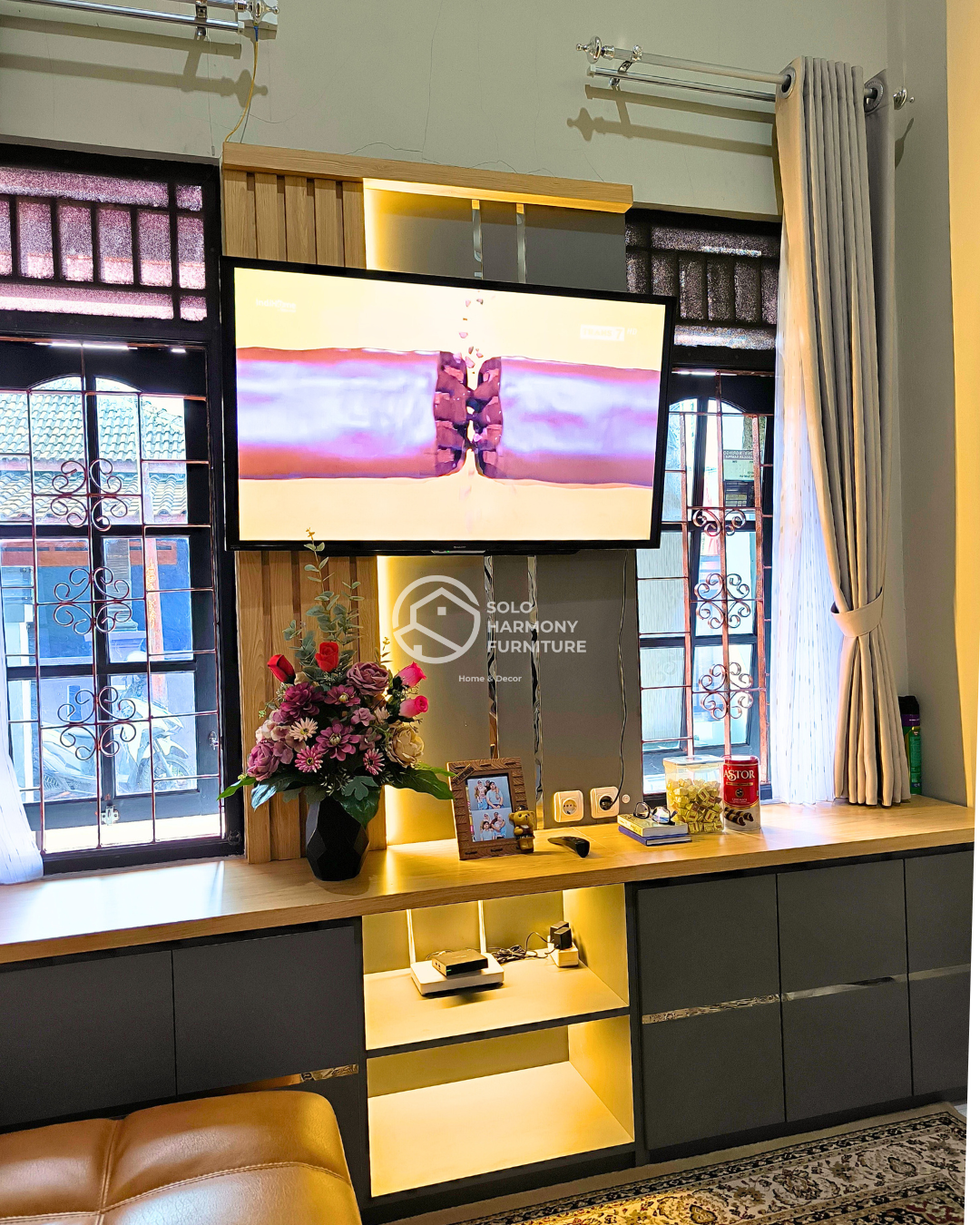 Backdrop Tv Minimalis - Bu Yuni — Backdrop TV foto 5 di Karanganyar