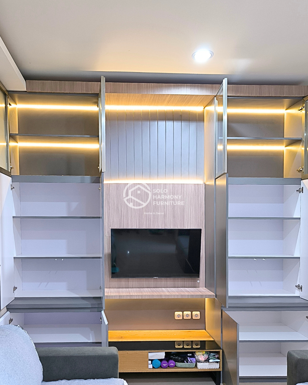 Backdrop Tv — Backdrop TV foto 4 di Citra Buana Residence, Colomadu, Karanganyar