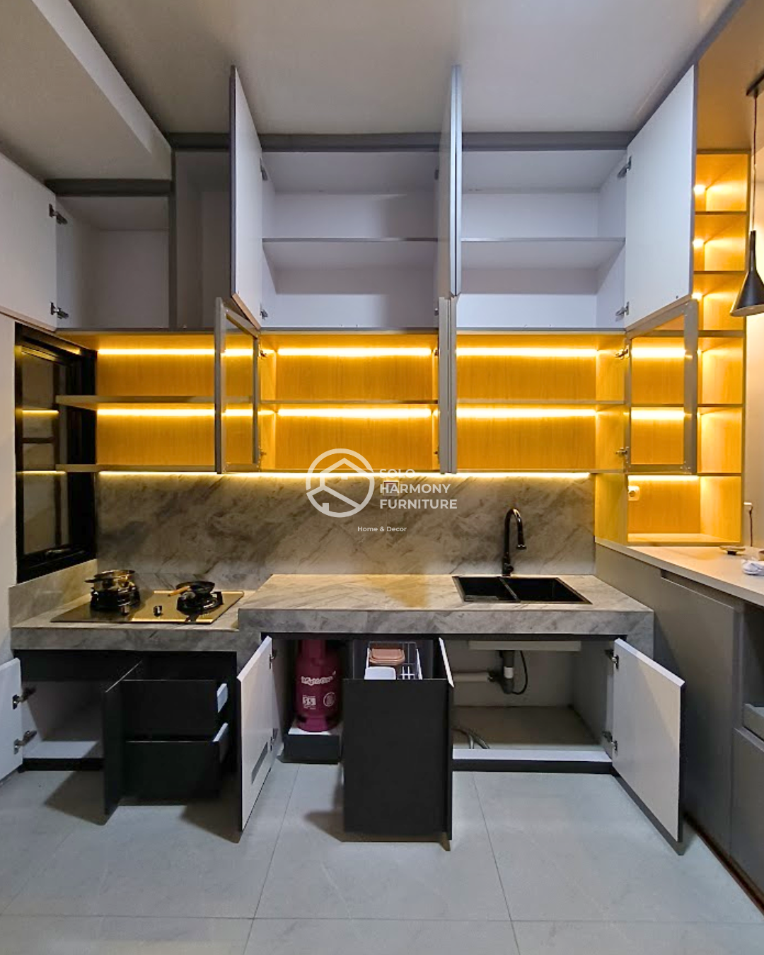 Kitchen Set Modern Minimalis dengan Mini Bar Estetik — Kitchen Set foto 3 di Kartasura