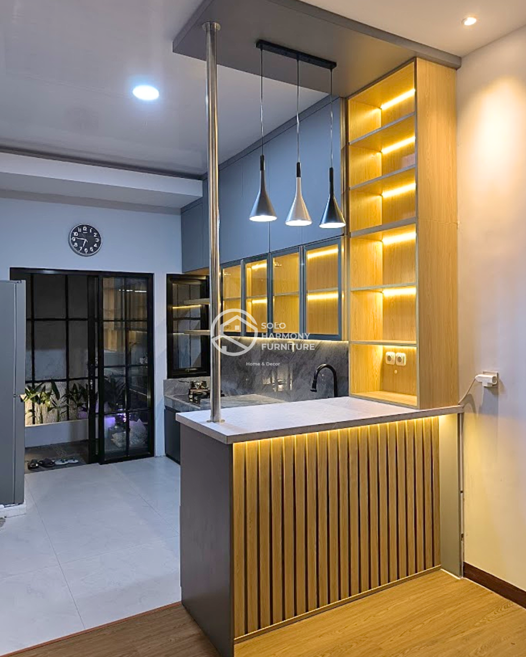 Kitchen Set Modern Minimalis dengan Mini Bar Estetik — Kitchen Set foto 4 di Kartasura