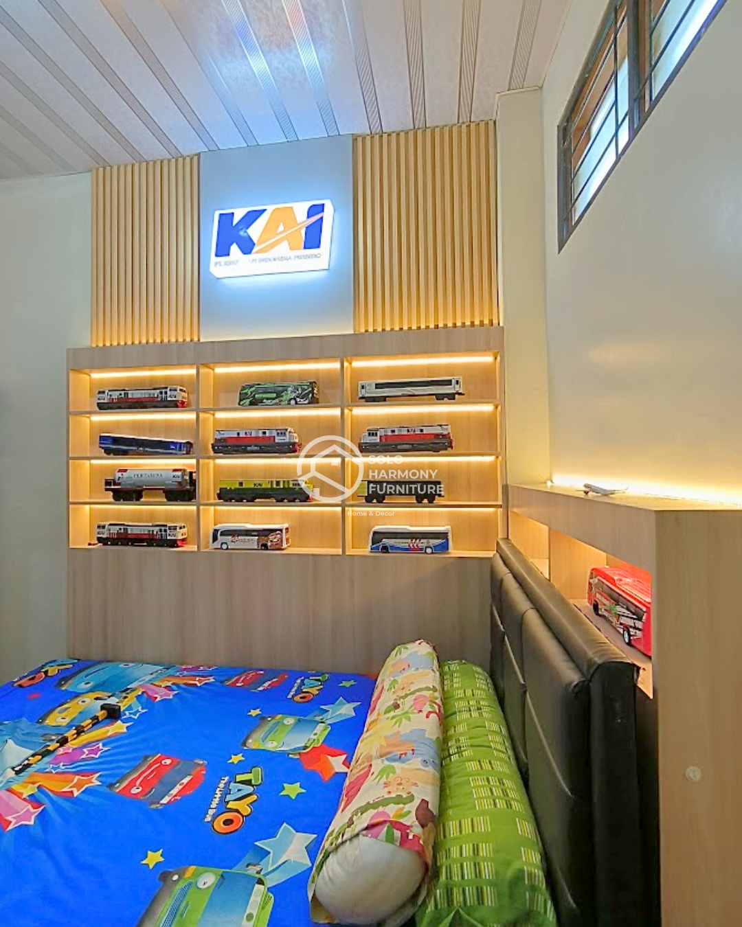 Lemari Display Koleksi Kereta — Kitchen Set foto 3 di Jebres, Solo