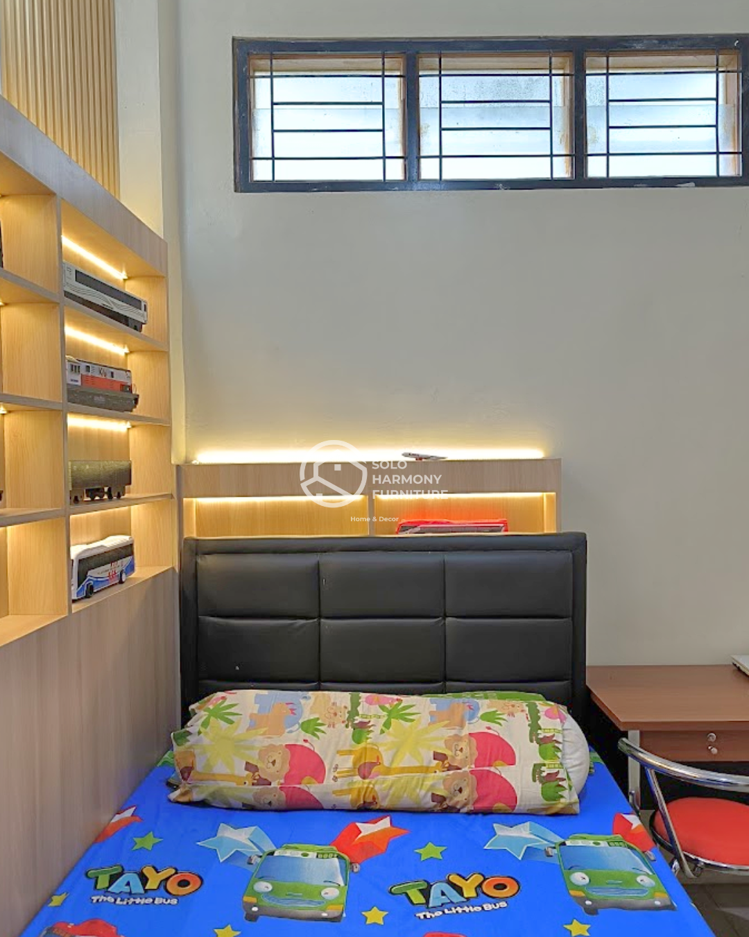 Lemari Display Koleksi Kereta — Kitchen Set foto 5 di Jebres, Solo