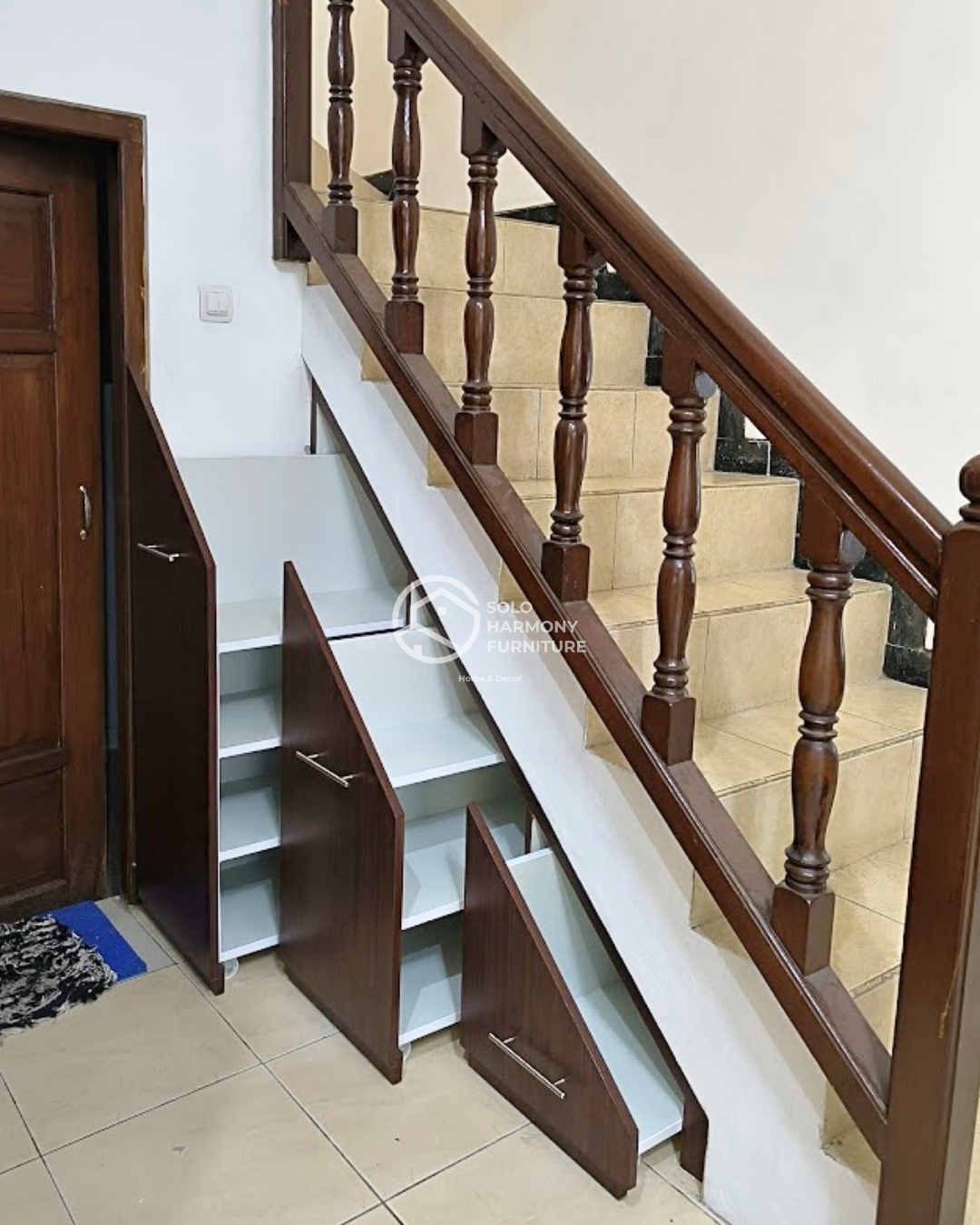 Rak Sepatu Bawah Tangga — Interior foto 3 di Banyuanyar, Surakarta