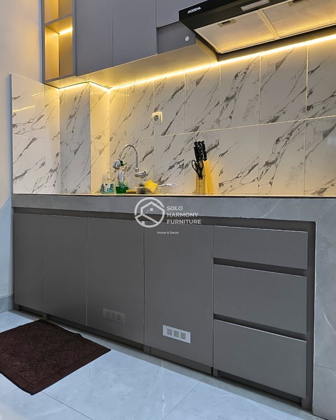 Kitchen Set Minimalis Elegan — Kitchen Set foto 3 di Permata Buana, Colomadu, Karanganyar