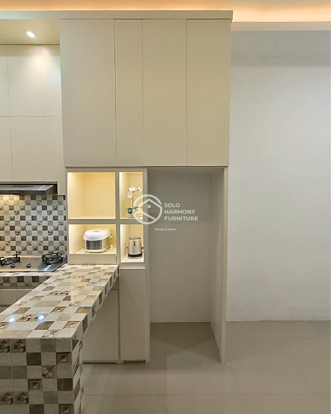 Kitchenset Mewah Minimalis. — Kitchen Set foto 5 di Mojosongo, Surakarta