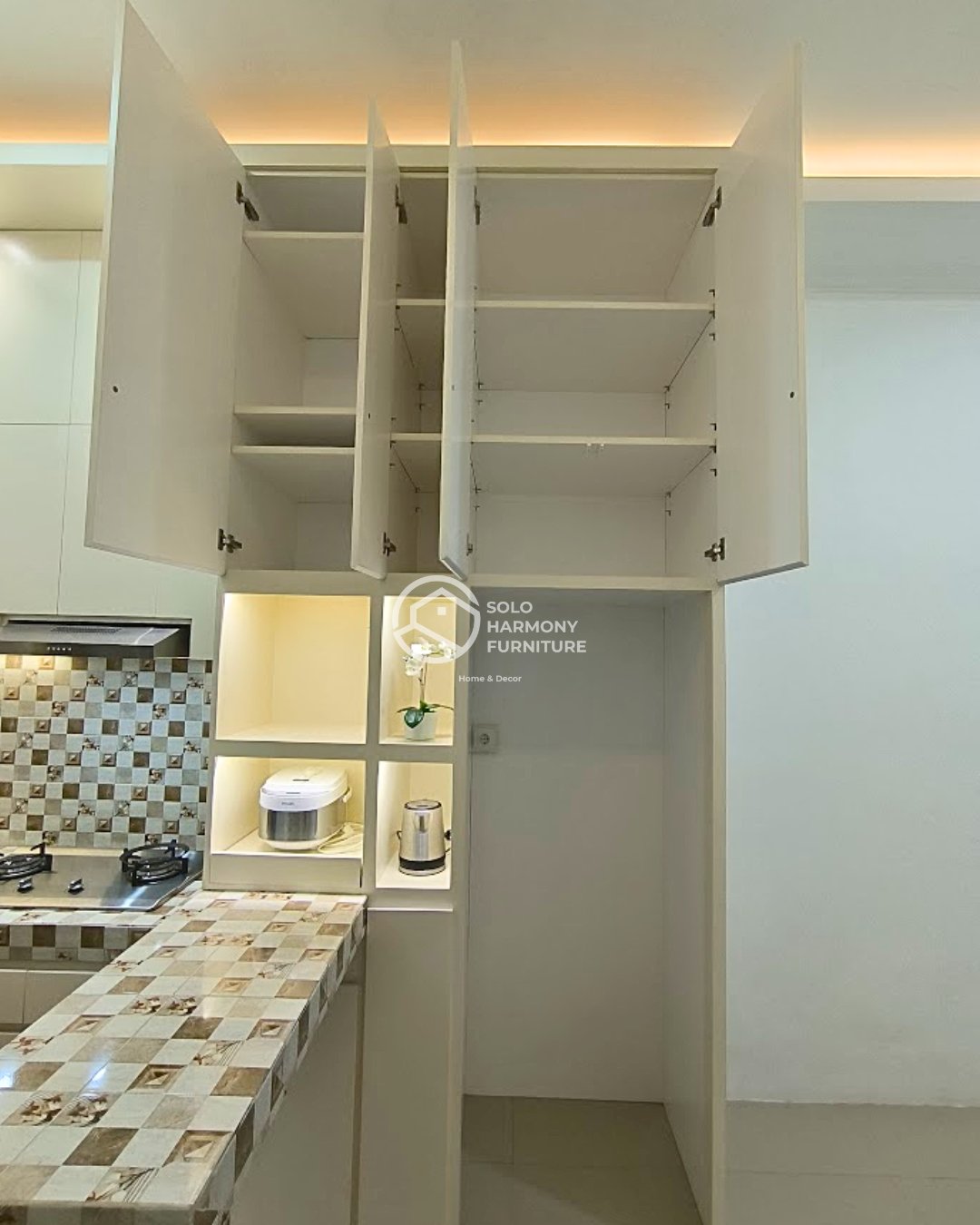 Kitchenset Mewah Minimalis. — Kitchen Set foto 6 di Mojosongo, Surakarta