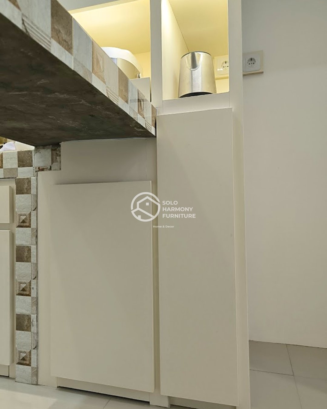 Kitchenset Mewah Minimalis. — Kitchen Set foto 7 di Mojosongo, Surakarta
