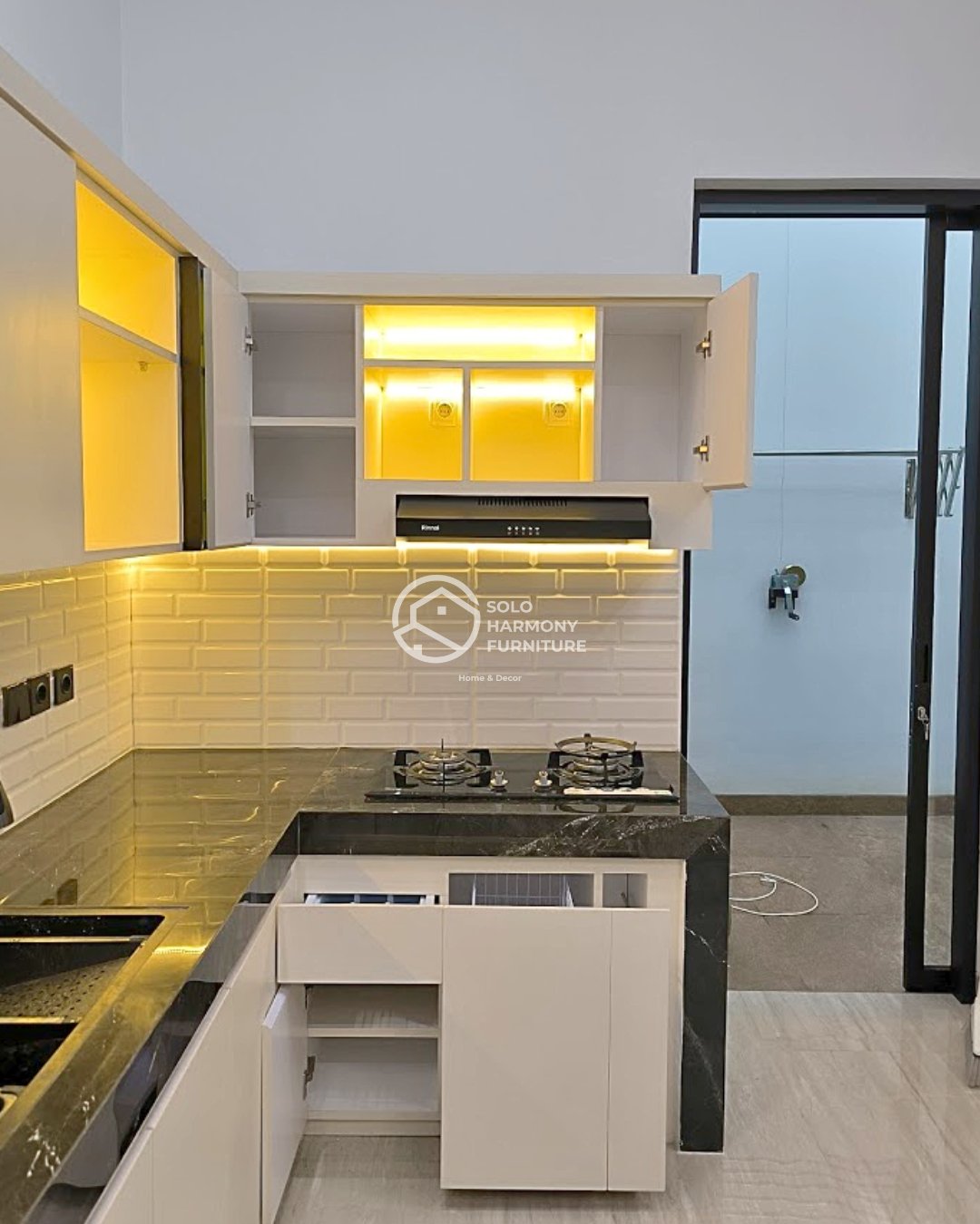 Kitchen Set Minimalis Letter L Elegan — Kitchen Set foto 3 di Gentan, Sukoharjo