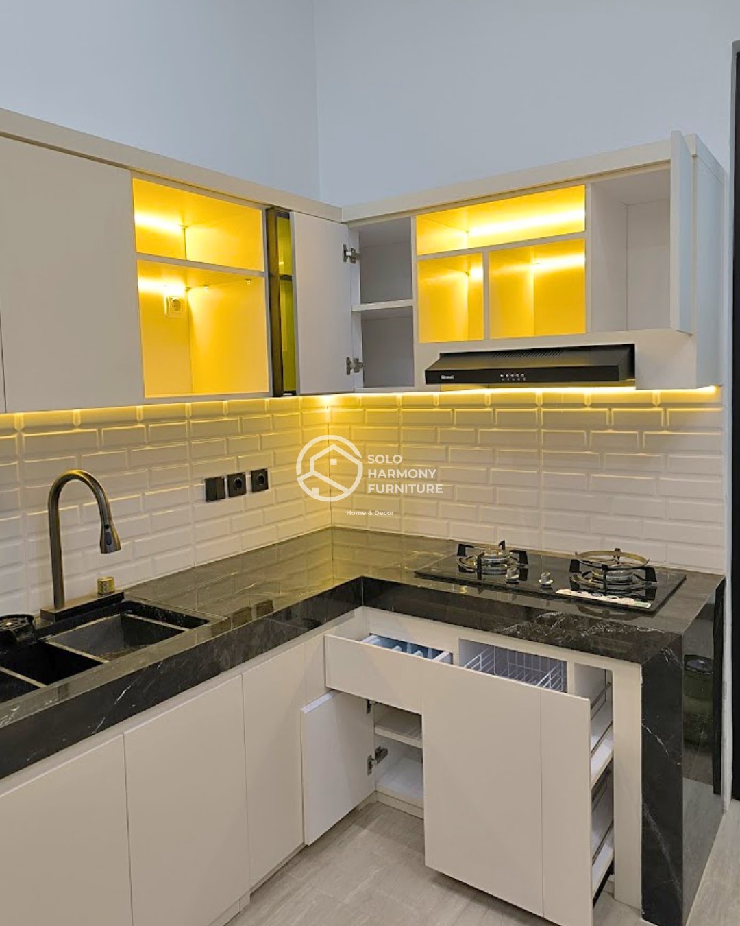 Kitchen Set Minimalis Letter L Elegan — Kitchen Set foto 4 di Gentan, Sukoharjo