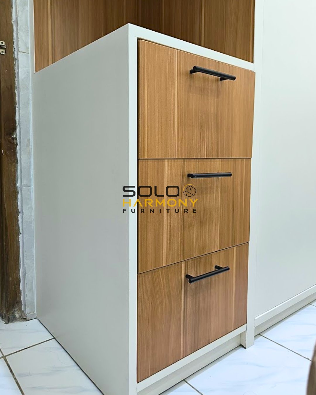 Lemari Sliding Minimalis Fungsional — Lemari foto 2 di Kartasura