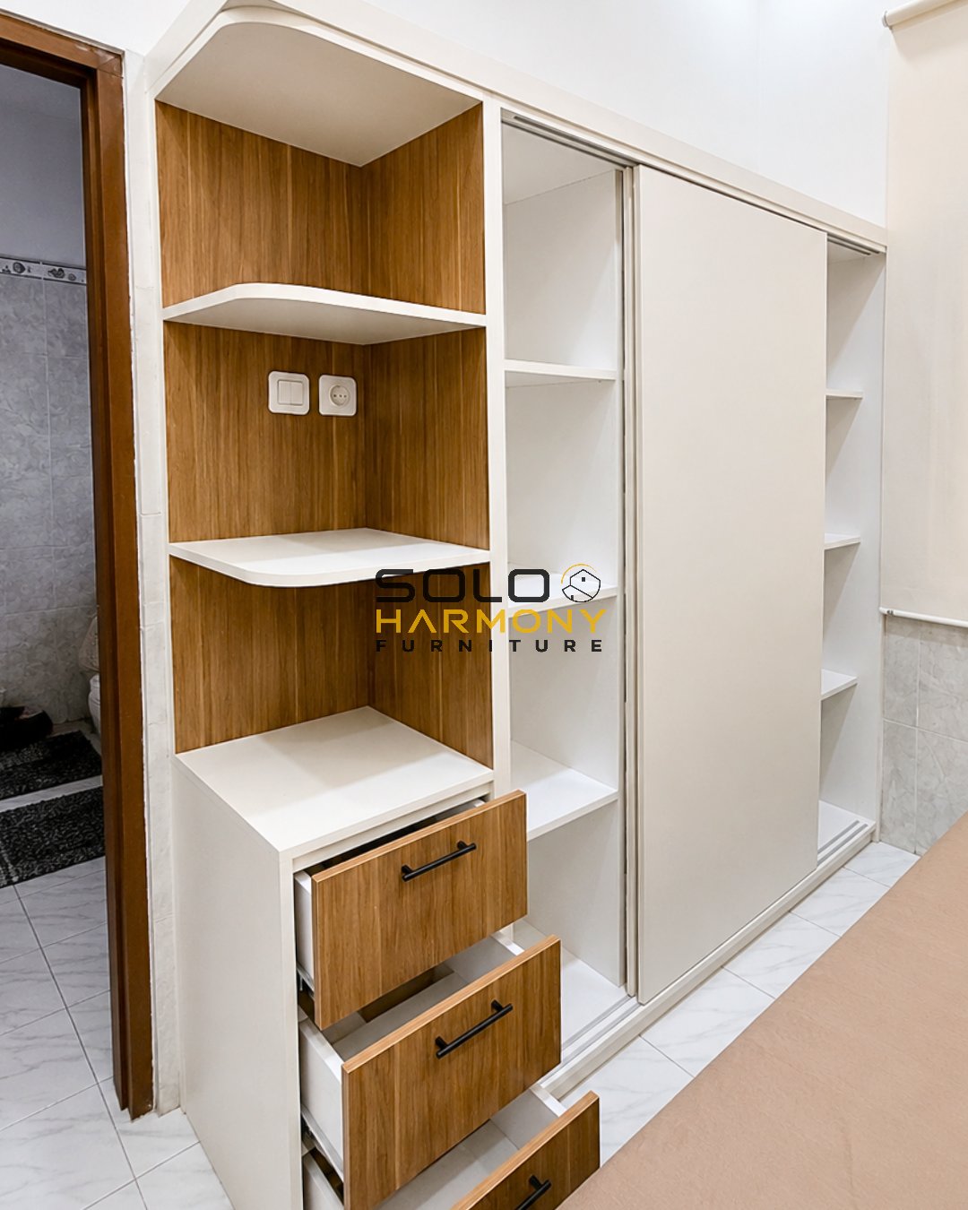 Lemari Sliding Minimalis Fungsional — Lemari foto 4 di Kartasura