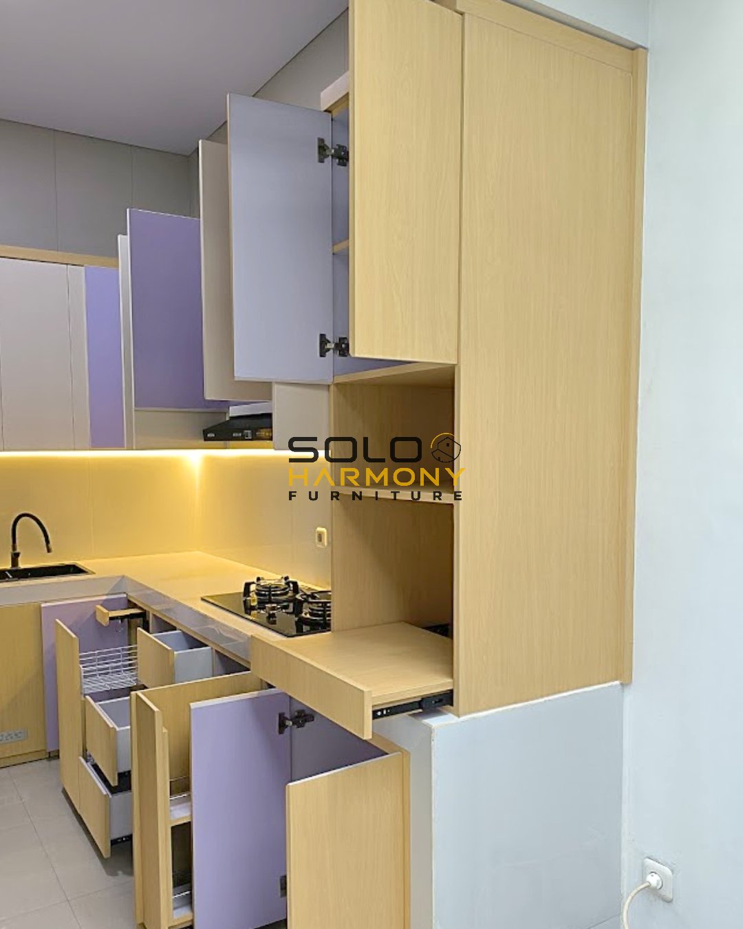 Kitchenset Minimalis Letter L Modern — Kitchen Set foto 3 di Perumahan Casablangka, Kartasura