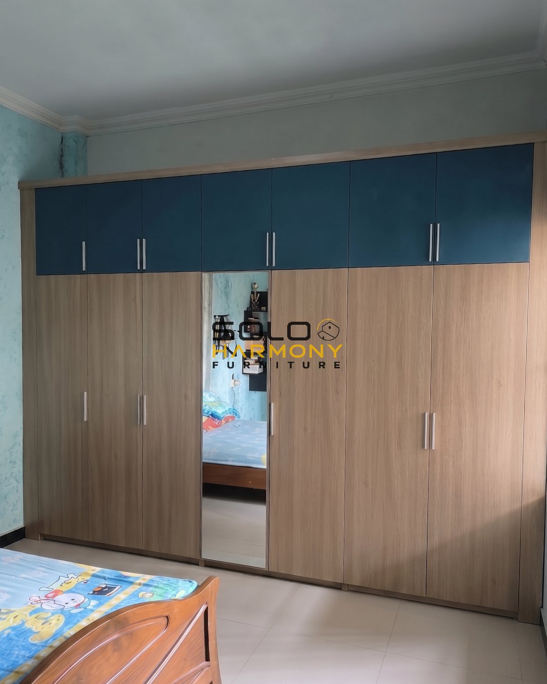 Lemari Dinding Minimalis Berdesain Dua Nada — Lemari foto 3 di Karangasem, Laweyan