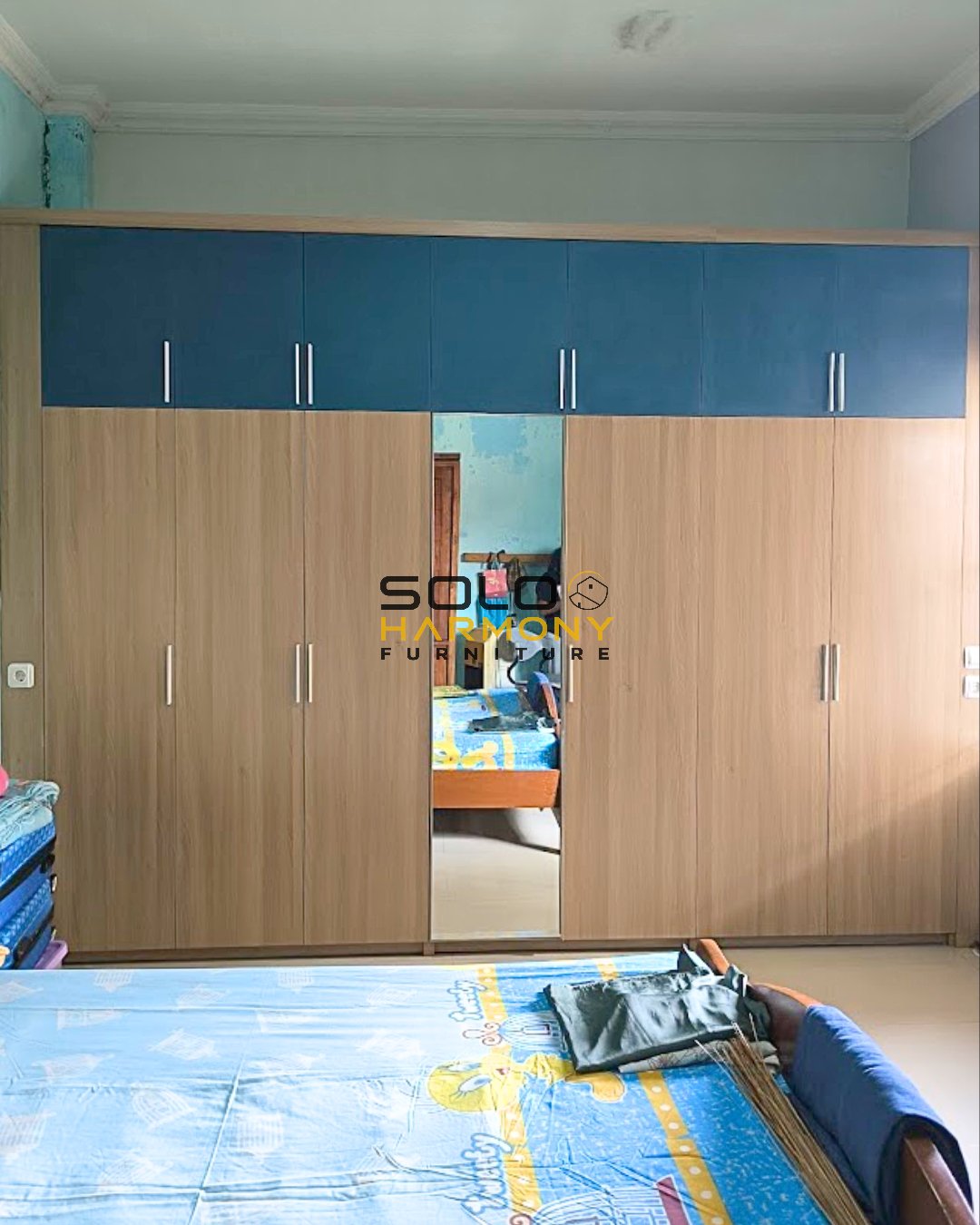 Lemari Dinding Minimalis Berdesain Dua Nada — Lemari foto 4 di Karangasem, Laweyan