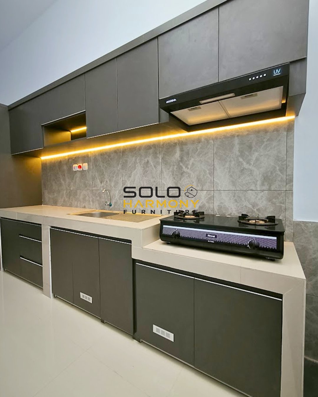 Kitchen Set Minimalis Mewah dengan Kabinet Multifungsi — Kitchen Set foto 6 di Banjarsari, Solo