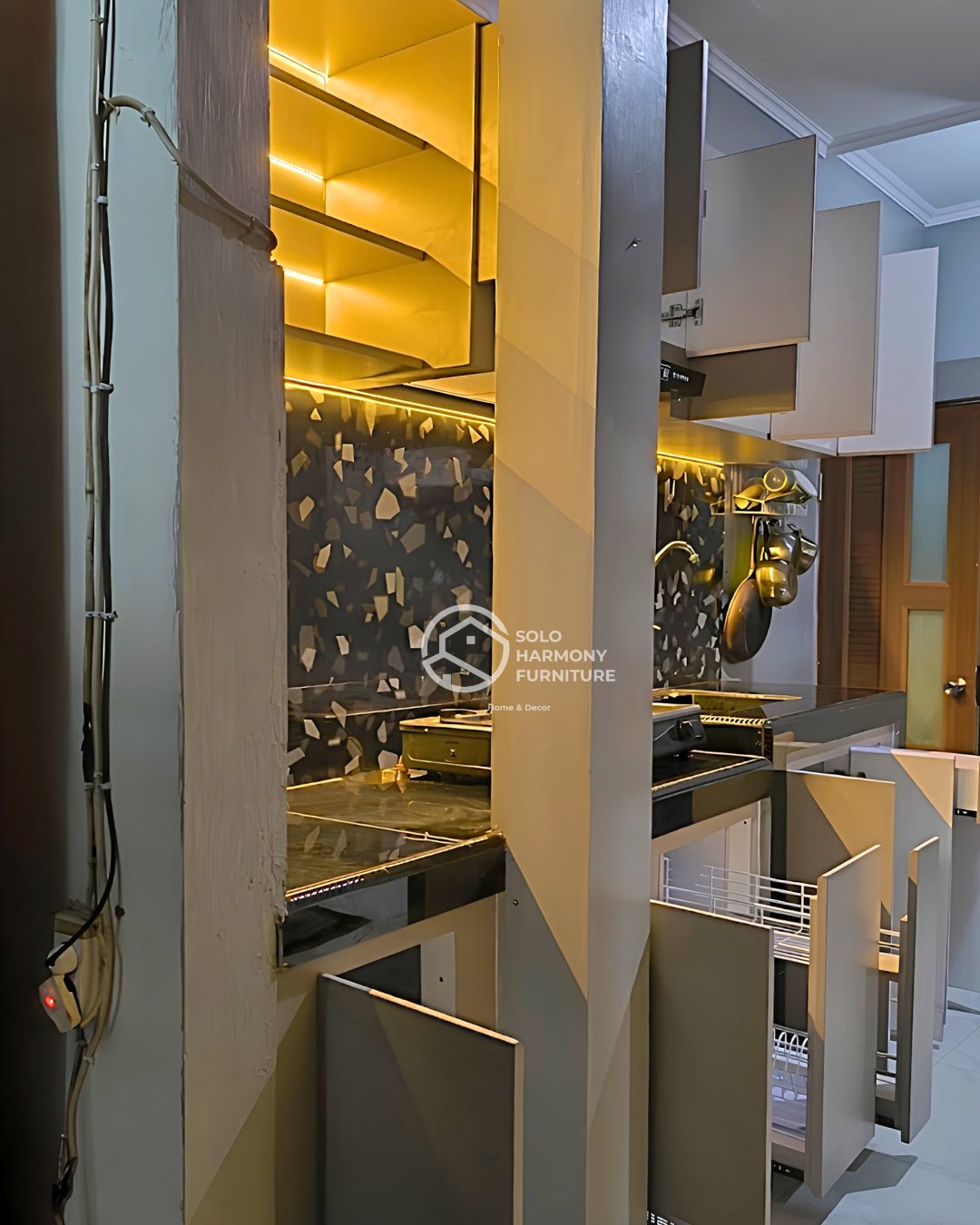 Grey Kitchen Set with Black Terrazzo — Ibu Andwi — Kitchen Set foto 2 di Malangjiwan - Karanganyar. Colomadu