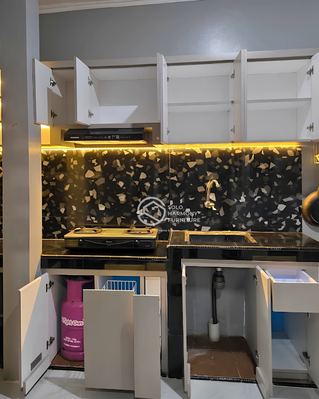 Grey Kitchen Set with Black Terrazzo — Ibu Andwi — Kitchen Set foto 3 di Malangjiwan - Karanganyar. Colomadu