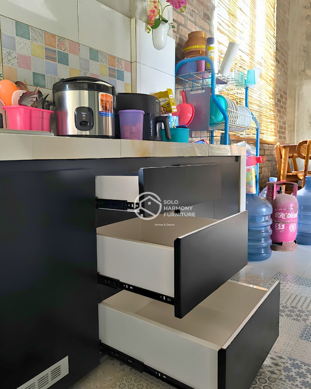 Custom Kabinet Kitchen Set Bawah L-Shap — Kitchen Set foto 5 di Sukoharjo