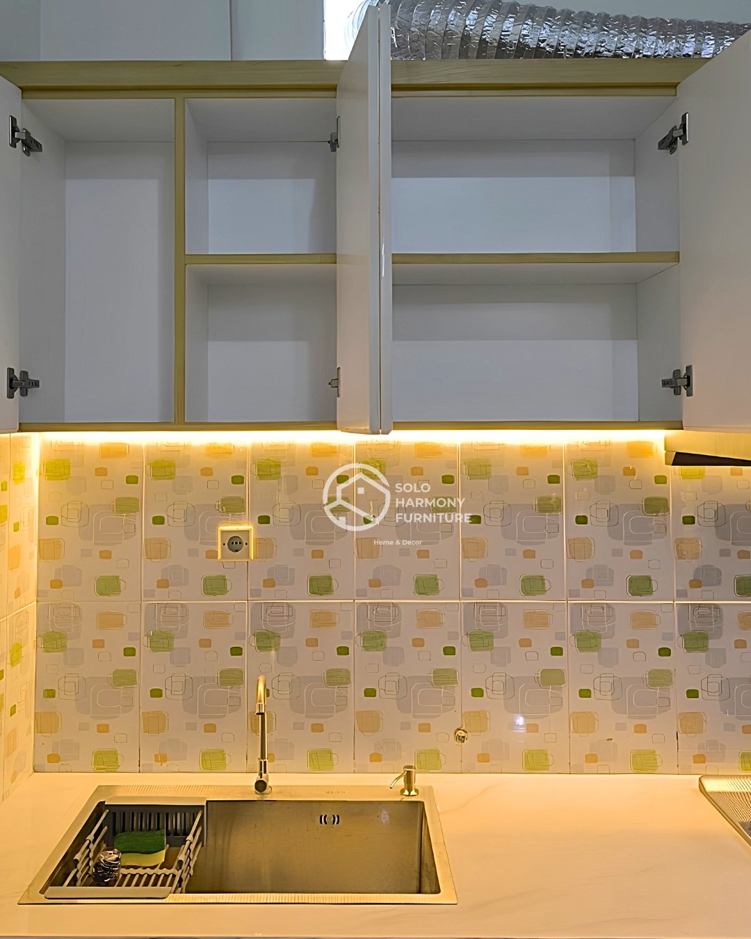 Kitchen Set Straight Layout Wood & White — Kitchen Set foto 3 di Gentan, Sukoharjo