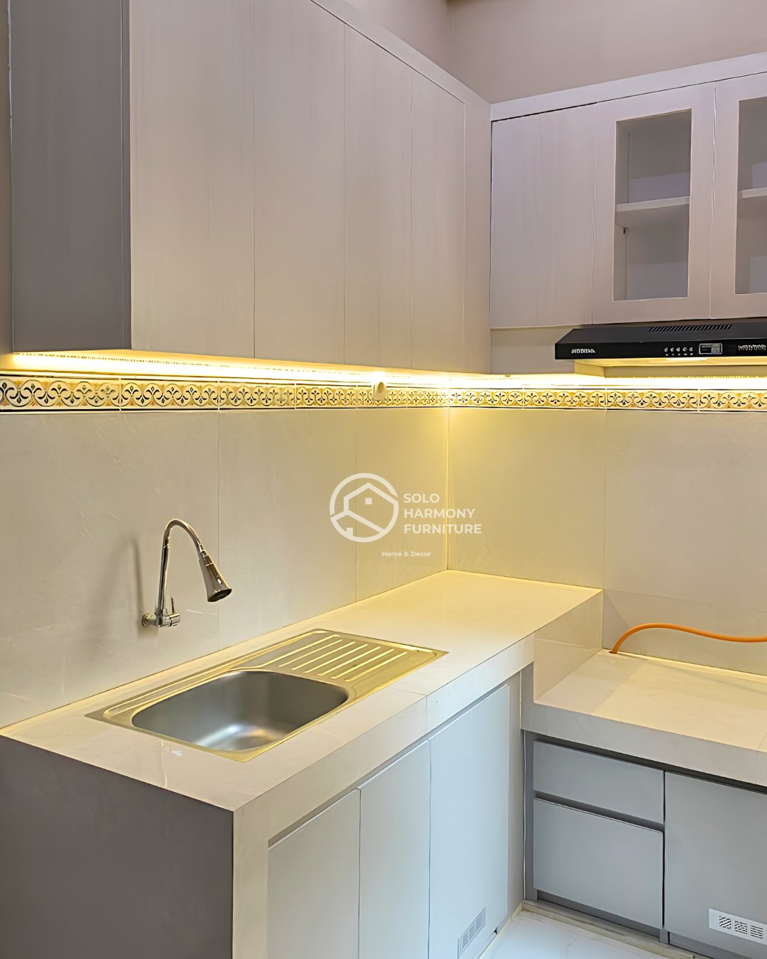 Kitchen Set Minimalis yang Menawan — Kitchen Set foto 3 di Gumpang, Kartasura