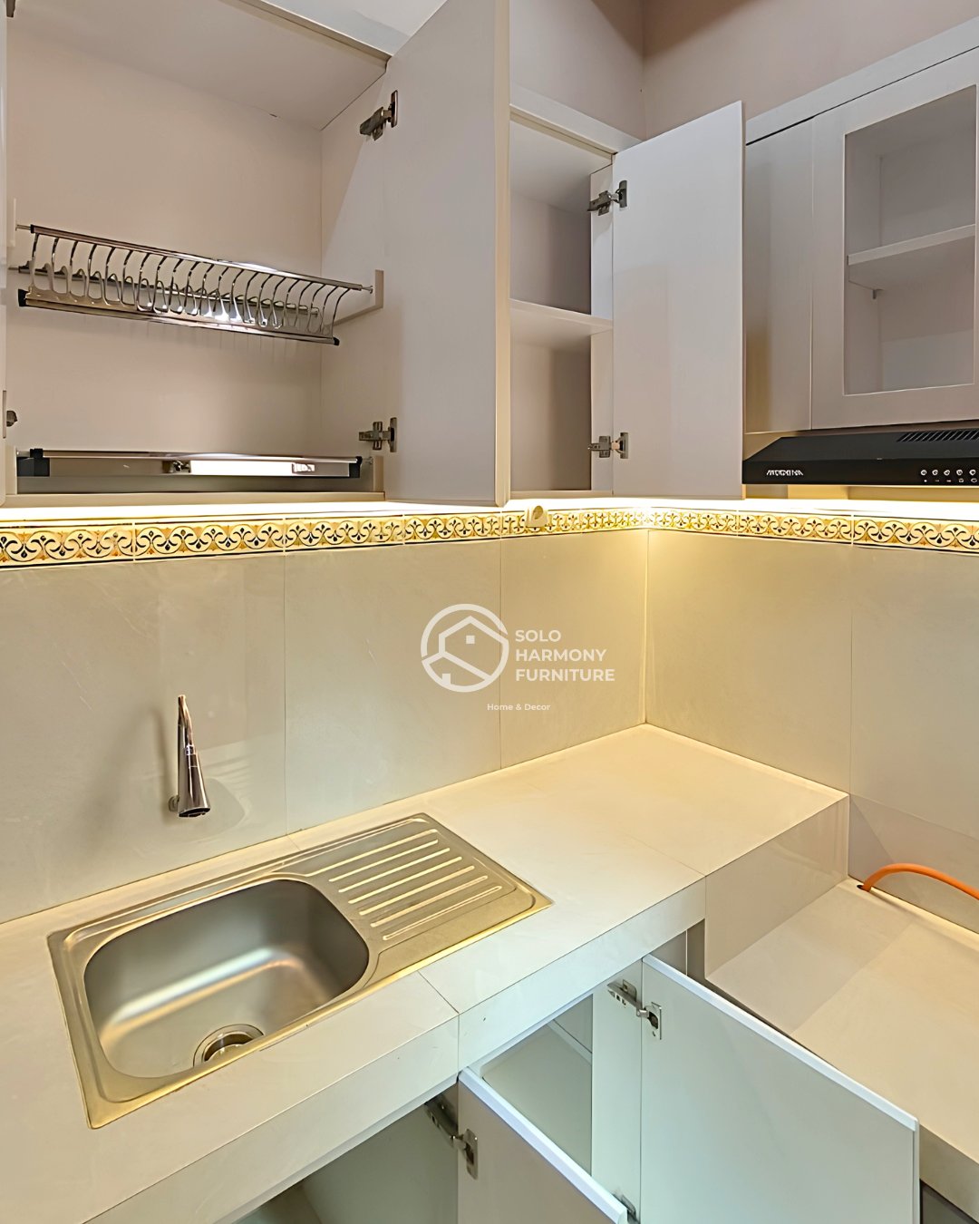 Kitchen Set Minimalis yang Menawan — Kitchen Set foto 10 di Gumpang, Kartasura
