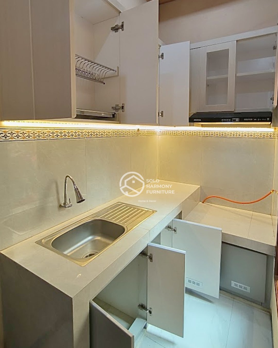 Kitchen Set Minimalis yang Menawan — Kitchen Set foto 11 di Gumpang, Kartasura