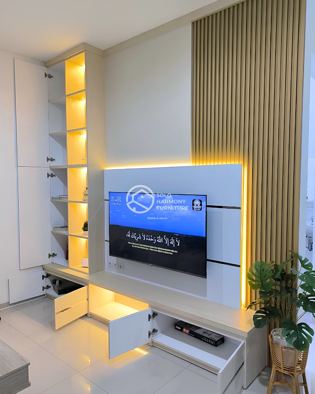 Integrated Full-Height Backdrop TV Set — Backdrop TV foto 4 di Citra Buana, Colomadu, Karanganyar