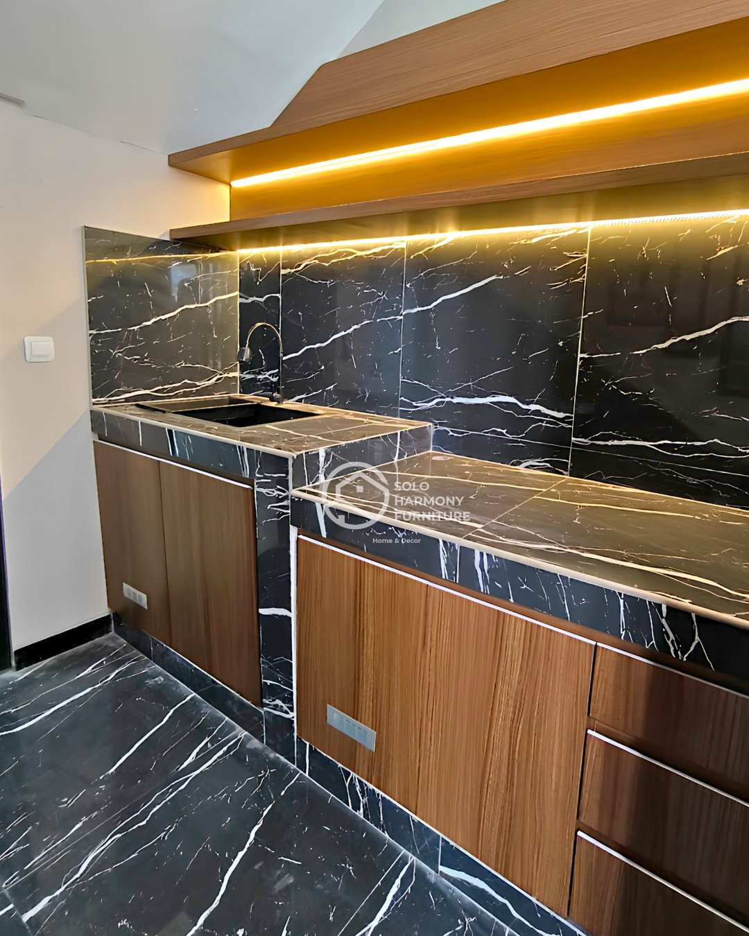 Custom Under-Stairs Kitchen Set — Kitchen Set foto 3 di Gajahan, Colomadu, Karanganyar