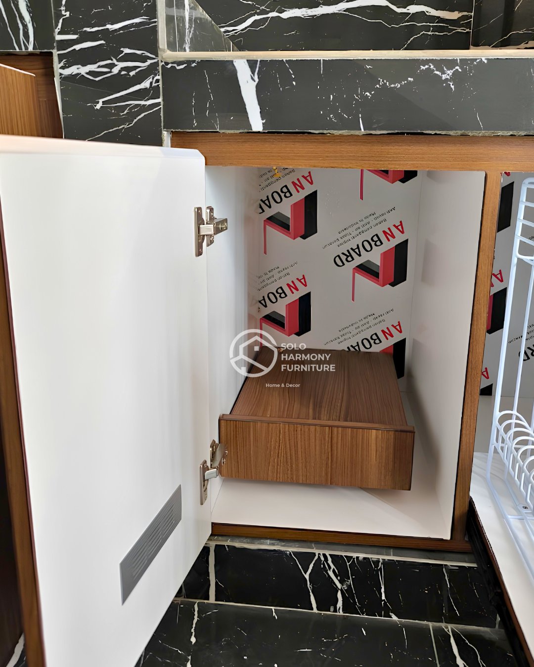 Custom Under-Stairs Kitchen Set — Kitchen Set foto 5 di Gajahan, Colomadu, Karanganyar