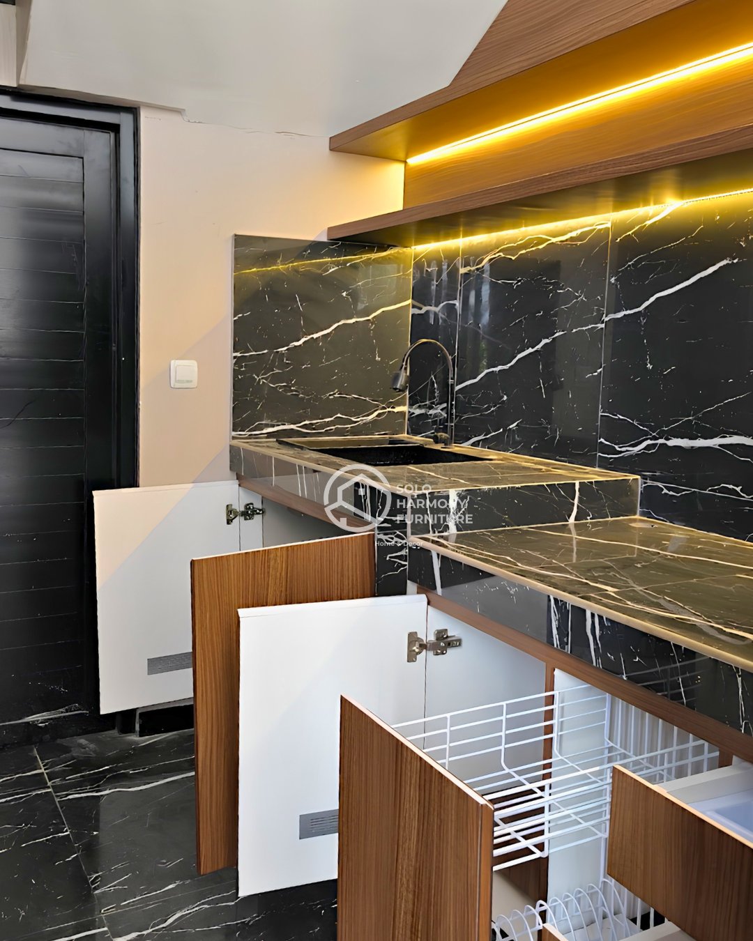 Custom Under-Stairs Kitchen Set — Kitchen Set foto 7 di Gajahan, Colomadu, Karanganyar
