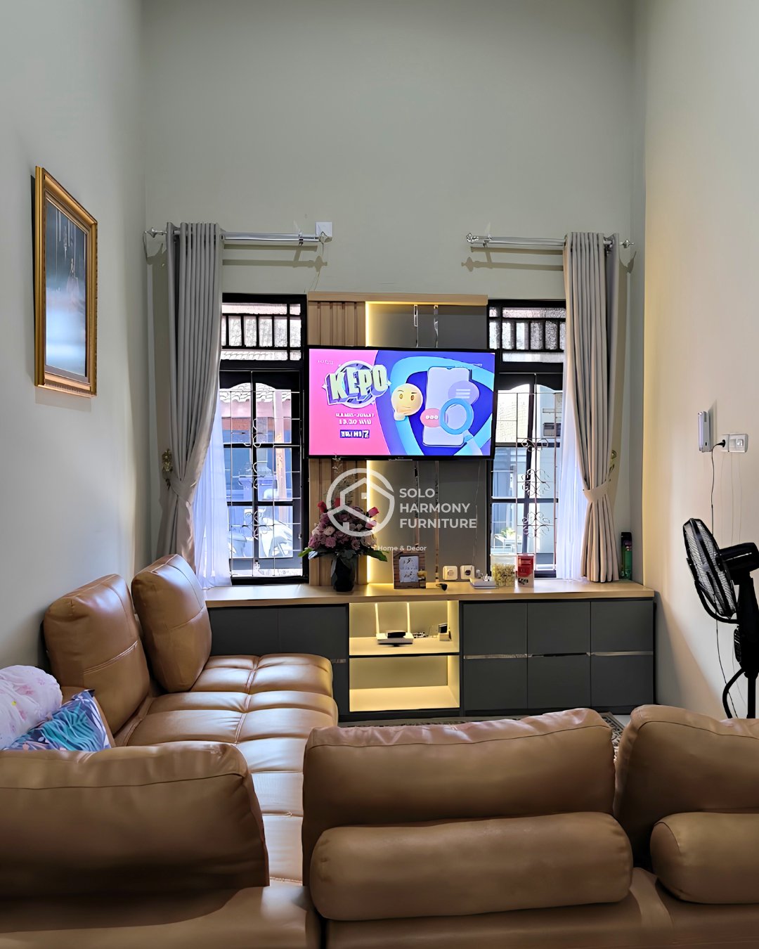 Minimalist Backdrop TV & Long Cabinet Set — Backdrop TV foto 7 di Karanganyar