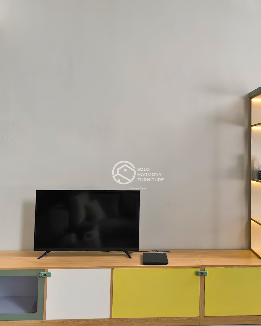 Sage & Yellow Minimalist Credenza Set — Interior foto 2 di Salatiga