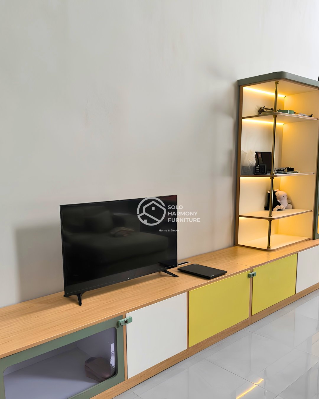 Sage & Yellow Minimalist Credenza Set — Interior foto 5 di Salatiga