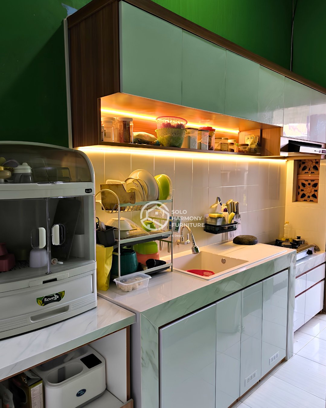 White & Woodgrain Minimalist Kitchen Set — Kitchen Set foto 2 di Banjarsari, Solo