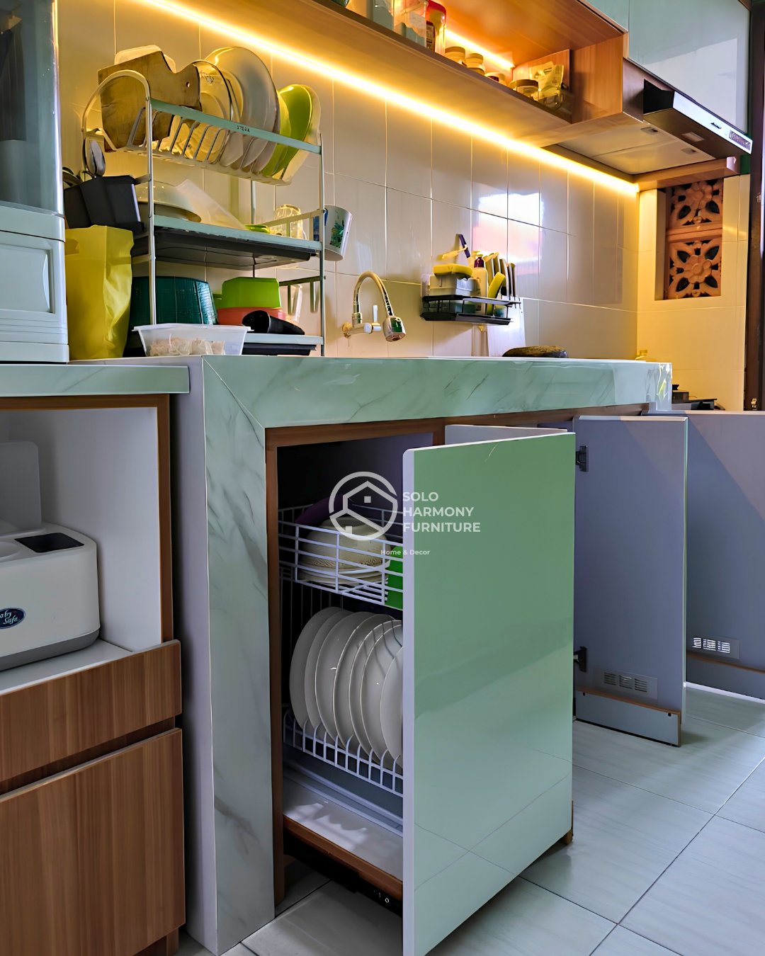 White & Woodgrain Minimalist Kitchen Set — Kitchen Set foto 3 di Banjarsari, Solo