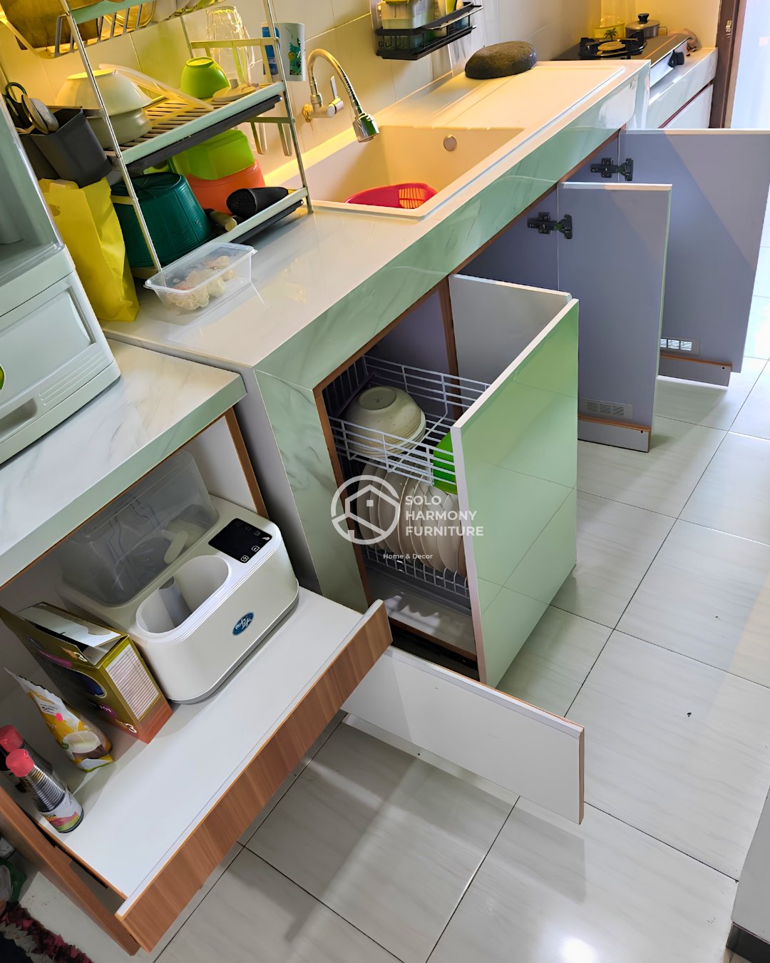 White & Woodgrain Minimalist Kitchen Set — Kitchen Set foto 5 di Banjarsari, Solo