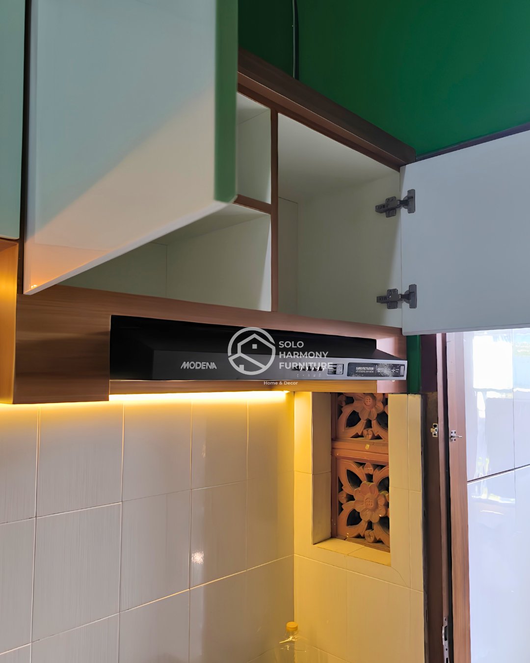 White & Woodgrain Minimalist Kitchen Set — Kitchen Set foto 8 di Banjarsari, Solo