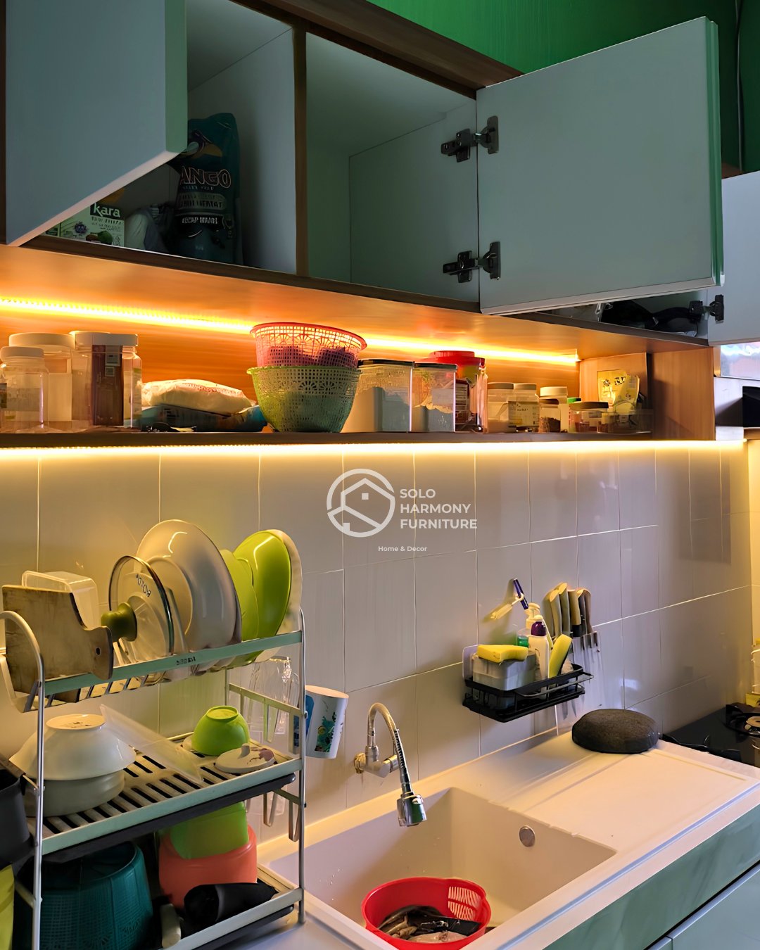 White & Woodgrain Minimalist Kitchen Set — Kitchen Set foto 11 di Banjarsari, Solo