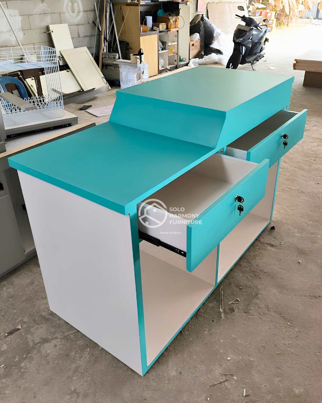 Meja Resepsionis Laundry Minimalis — Interior foto 5 di Cemani, Solo