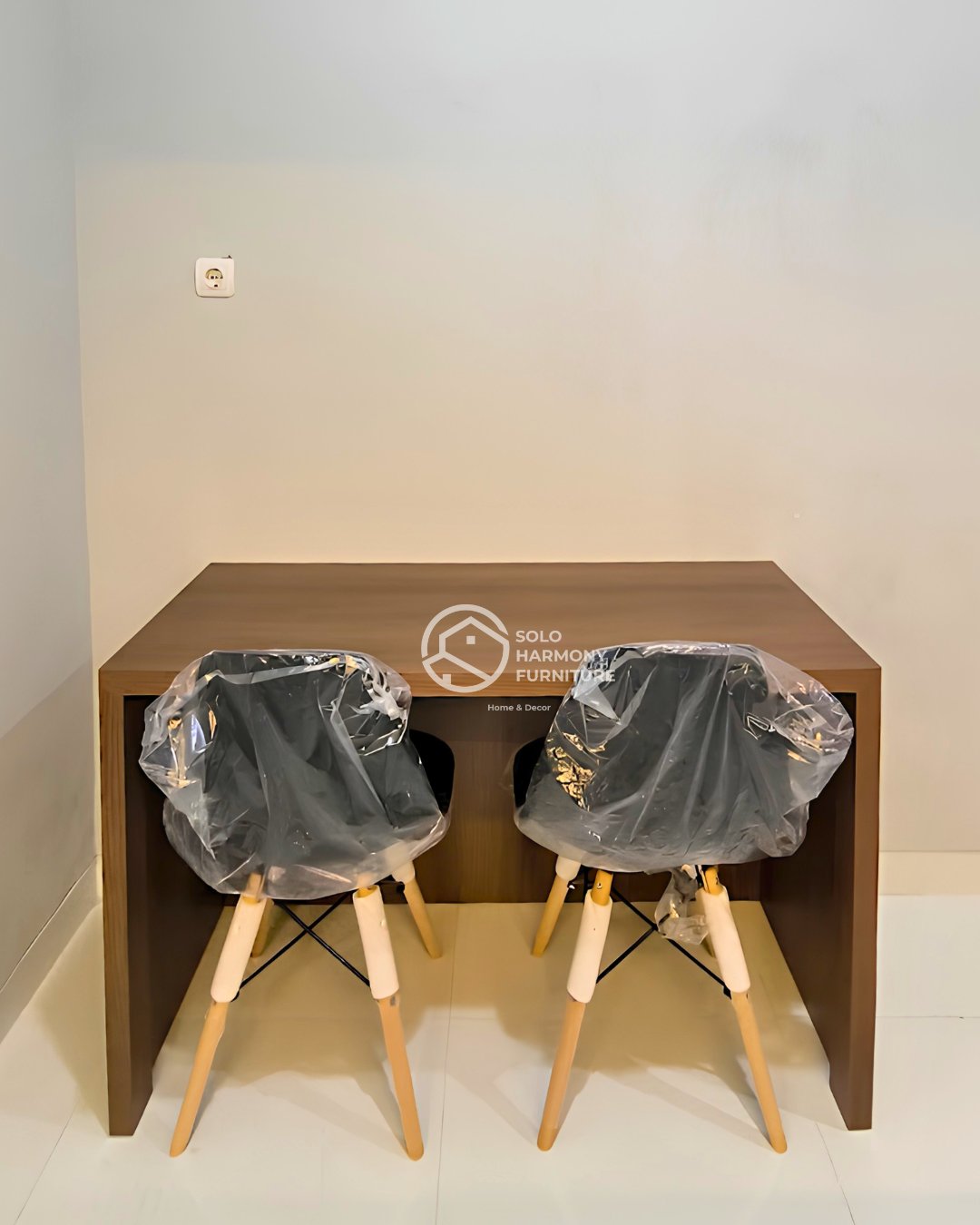 Compact Minimalist Dining Table — Interior foto 2 di Colomadu, Karanganyar