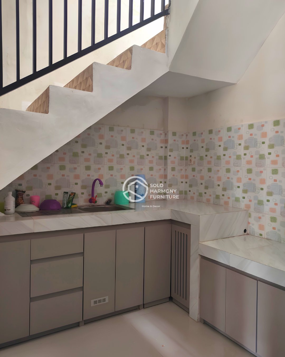 Under-Stairs 3-in-1 Set (Kitchen, Mini Bar & TV Backdrop) — Interior foto 4 di Selo, Boyolali