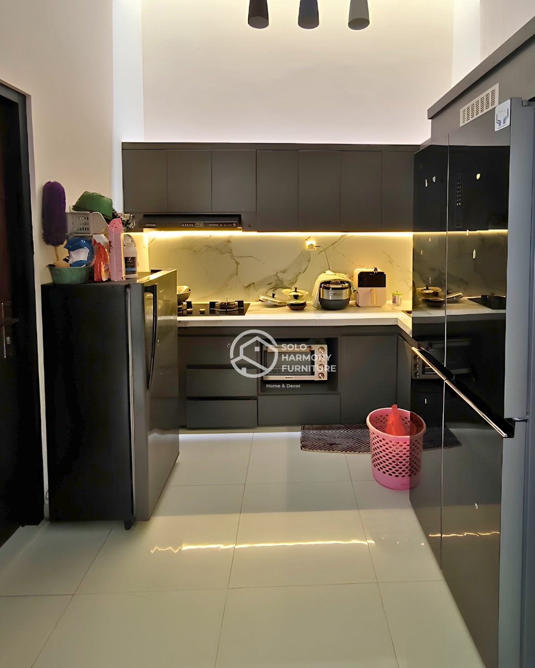 Modern L-Shape Dark Charcoal Kitchen Set — Kitchen Set foto 3 di D'Cendana Colomadu, Karanganyar.