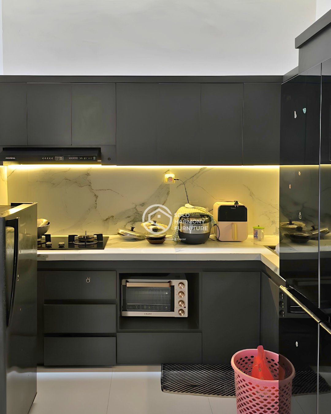 Modern L-Shape Dark Charcoal Kitchen Set — Kitchen Set foto 4 di D'Cendana Colomadu, Karanganyar.