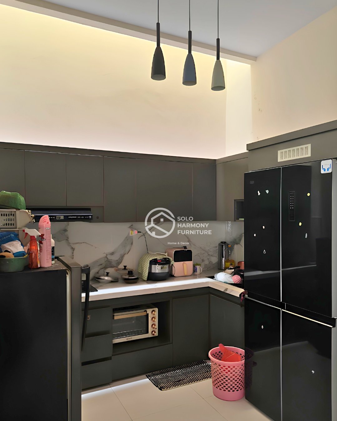 Modern L-Shape Dark Charcoal Kitchen Set — Kitchen Set foto 11 di D'Cendana Colomadu, Karanganyar.