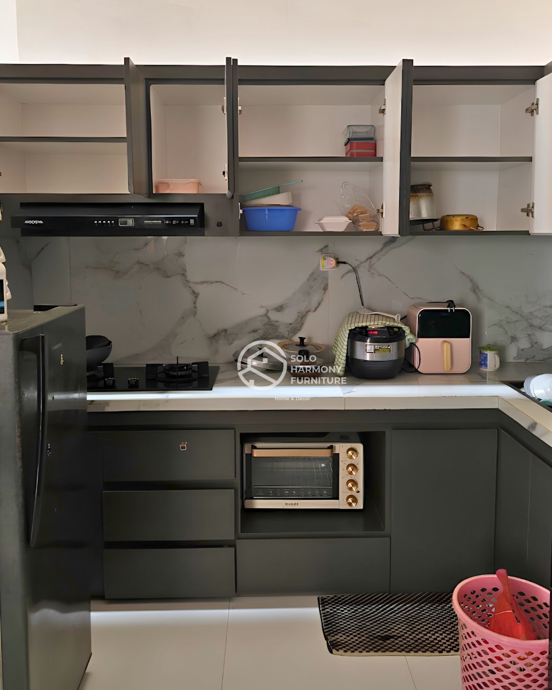 Modern L-Shape Dark Charcoal Kitchen Set — Kitchen Set foto 12 di D'Cendana Colomadu, Karanganyar.