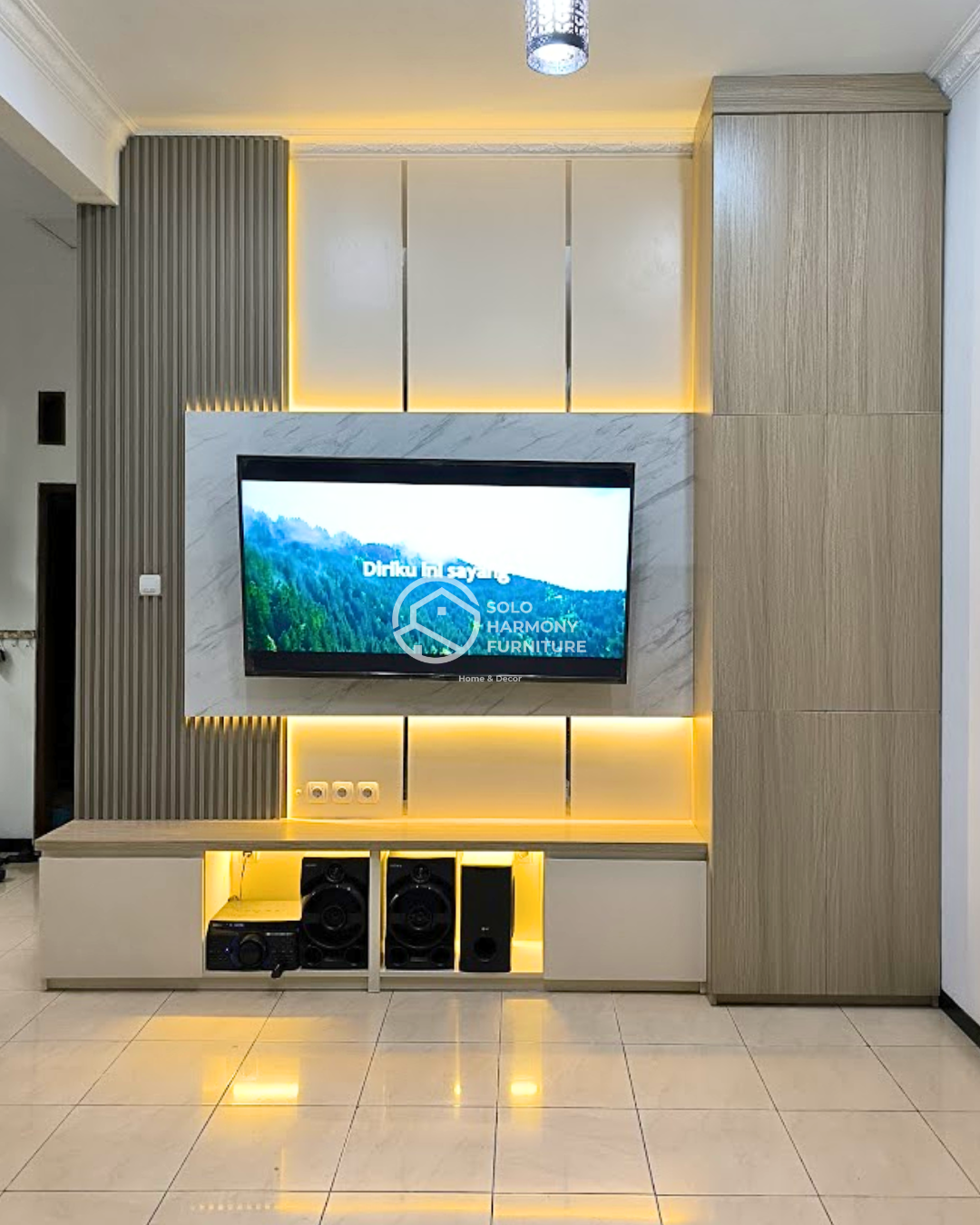 Backdrop TV Backdrop Tv - Bu Welly di Banyuanyar, Solo — Solo Harmony Furniture