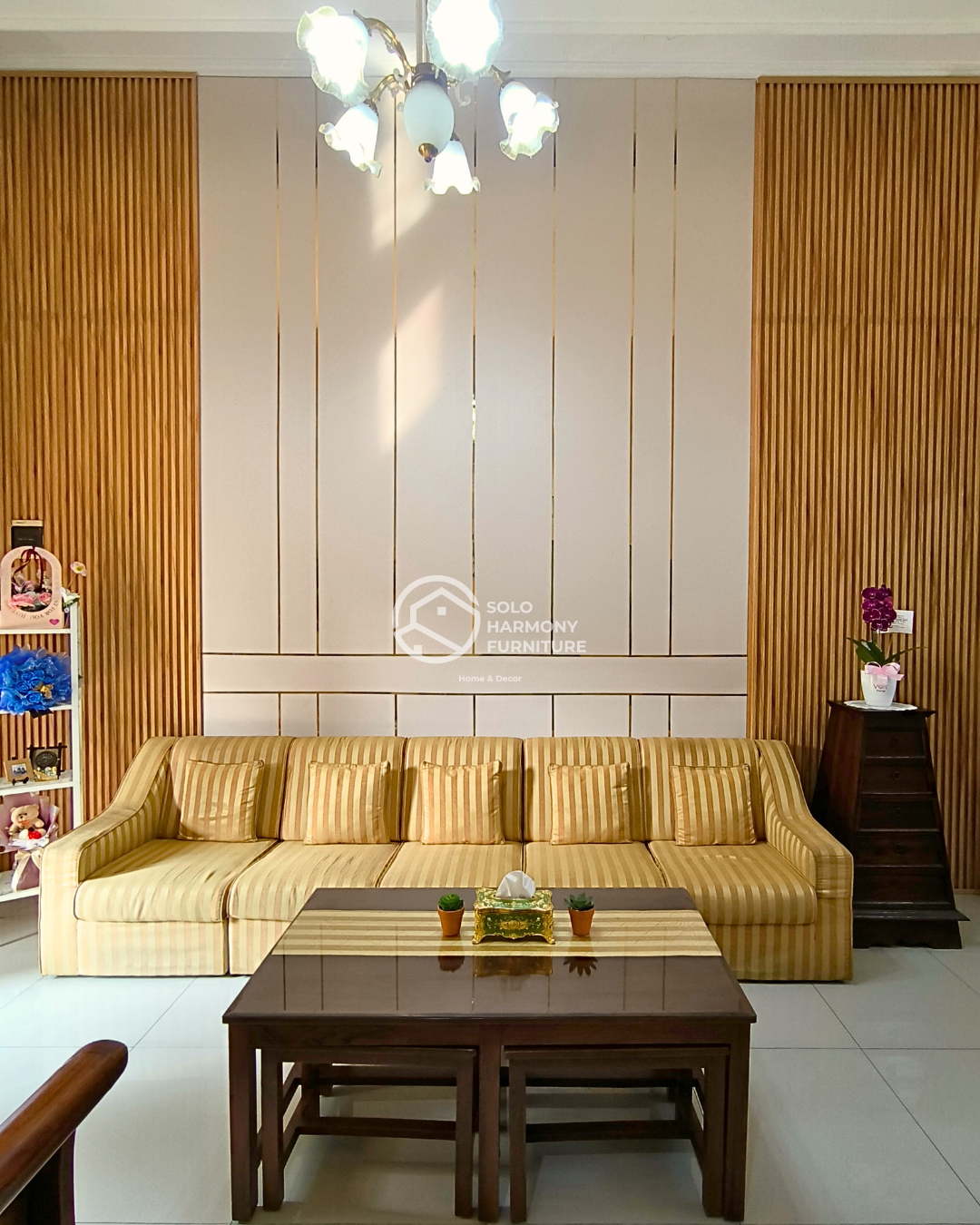 Interior Full Interior Ruang Tamu - Bu Wahyu di Colomadu, Karanganyar — Solo Harmony Furniture